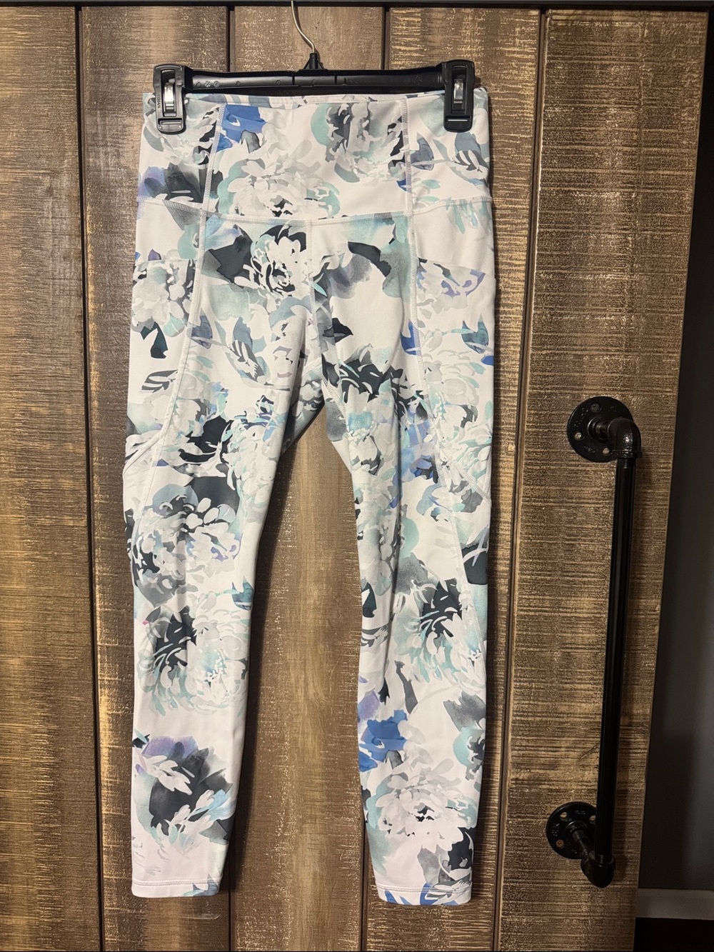 Athleta leggings with side pockets
